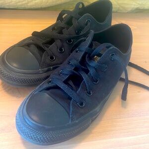 Black low top Converse All Star size 6 women’s